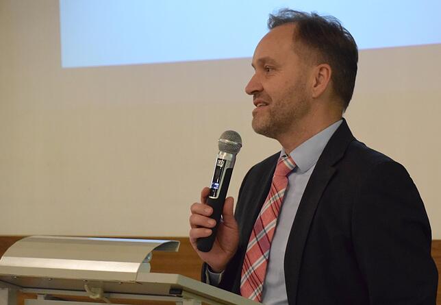 Matthias Weckbach, Bürgermeister von Bodman-Ludwigshafen, stellte den aktuellen Stand und Zeitplan bei der Marienschlucht vor.