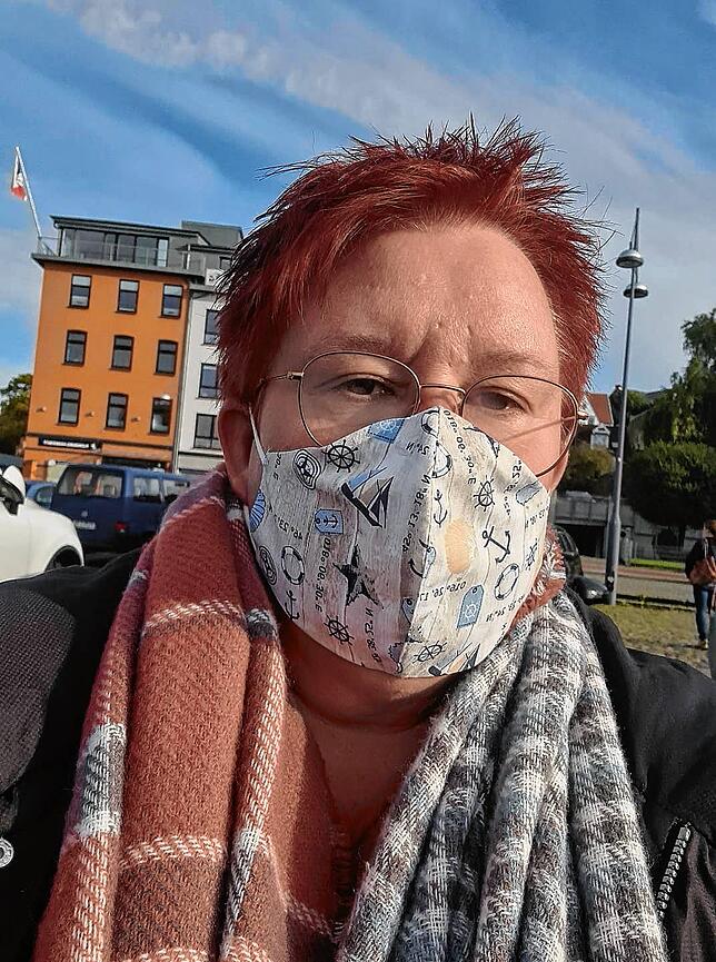 Christina Bohnhorst sagt: „Wenn schon in Flensburg am Wasser sitzend, dann stilecht mit maritimen Mauldäschle.“