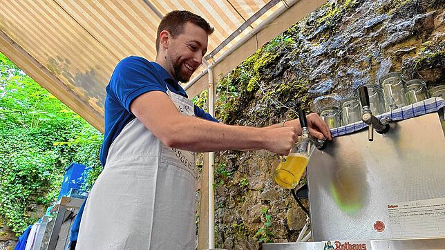 Das Bier hatte man sich nach dem Aufstieg durchaus verdient. Foto: Ralph Fautz