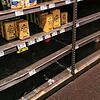 Eine SÜDKURIER-Leserin dokumentiert die leeren Regale und Kühltruhen in einem Supermarkt in der Doppelstadt.