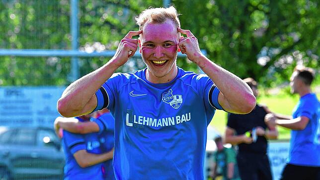 Seht her, mit dem Kopf hab ich es gemacht: Marius Thoma kann offensichtlich auch anders. Eines seiner vier Tore beim 4:2-Erfolg mit der ...