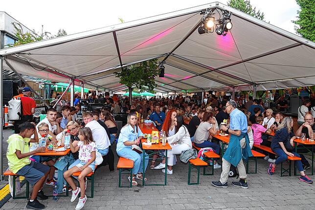 Bild 1: Endlich wieder Dettinger Dorffest! Hier gibt‘s die Bilder