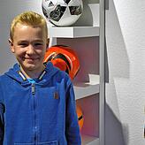 Der 13-jährige Henri Glaenz aus Tübingen hat die Botschaft für seinen Opa nach einem Besuch im Klinikum in den Schnee getrampelt.