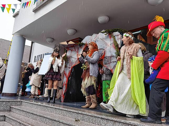 Bild 4: Fasnacht 2025: Narren übernehmen Daisendorfer Rathaus - die schönsten Bilder!