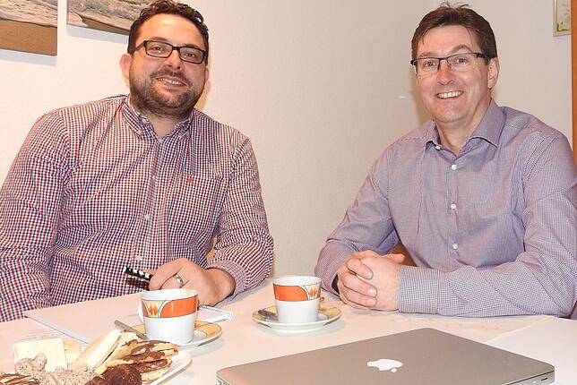 Angeregte Unterhaltung: Dr. Dirk Thümmler (rechts) im Gespräch mit SÜDKURIER-Redakteur Markus Baier.