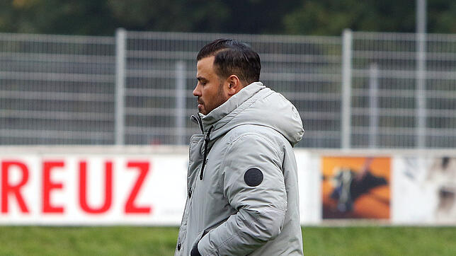 Ertan Tasdemirci, der Trainer des VfR Stockach, kann sich freuen: Sein Team gewinnt 5:2 gegen SpVgg F.A.L.