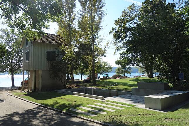 Das Gartenhaus wird in Regie der Kreishandwerkerschaft von Azubis saniert. Daneben soll die Open-Air-Bibliothek mit Literatur zum Thema ...