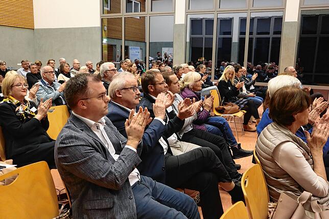 An der Kommunalen Gesundheitskonferenz nehmen rund 70 Bürger, Politiker, Bürgermeister und Experten aus verschiedenen Fachbereichen ...