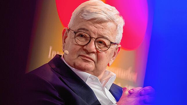 &bdquo;Deutschland muss jetzt Geld ausgeben&ldquo;: Joschka Fischer (Grüne) kritisiert die Sparpläne der Ampel- Koalition.