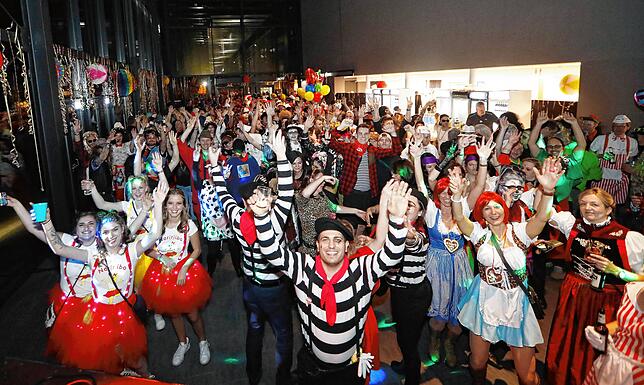 Bild 2: Bilder vom Zunftball in Donaueschingen (Teil 1)