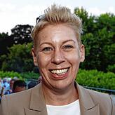 Insa Pijanka, Sozialwissenschaftlerin und Dramaturgin, beleuchtet die Instrumentalisierung des Musiktheaters.