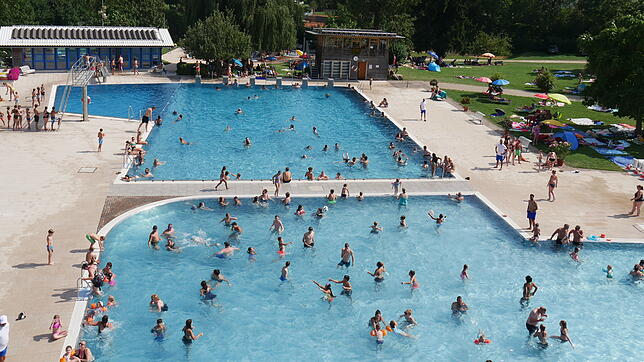Am Samstag, 14. Juni, ist es im Engener Freibad zu einer Schlägerei zwischen zwei Gruppen gekommen. Die Polizei ermittelt nun. Unser ...