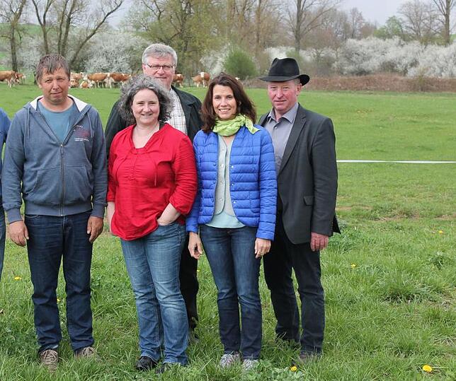 Besuch auf dem Gasswies-Hof (von links) Alfred und Silvia Rutschmann (Hof Gasswies), Peter Graf (BLHV-Vorstandsmitglied), Rita ...