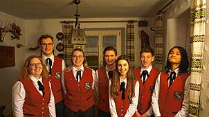 Neue Vorstandsmitglieder und neue Aktivmitglieder des Musikvereins Stetten-Bergöschingen (von links): Stefanie Fischer, Felix ...