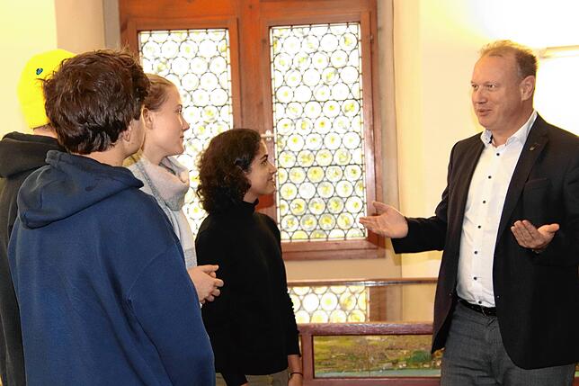 Gespräch mit Oberbürgermeister, von links: Lenard Serano Freimuth, Emil Steidinger, Franziska Berger, Maya Scheurer, Jan Zeitler.