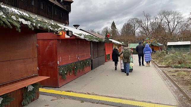 Alles dicht: Am Donnerstag, 21., und Freitag, 22. Dezember, wurden die Buden auf dem Konstanzer Weihnachtsmarkt aufgrund von Sturmböen ...