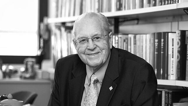 Der gebürtige Hamburger und langjährige Rektor Horst Sund ist im Alter von 94 Jahren verstorben.