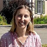 Alexandra Zanger kann sich auf dem Platz vor dem alten Rathaus (mit Maibaum im Hintergrund) noch viel mehr Feste vorstellen. Die ...