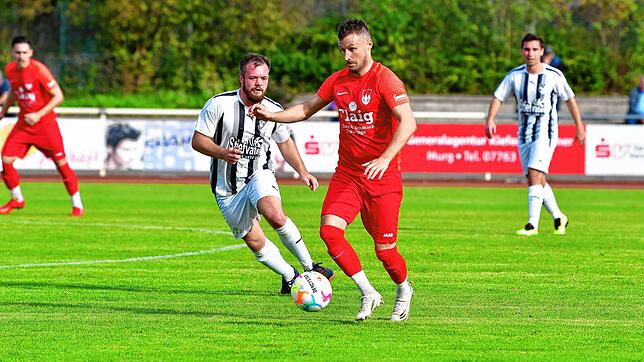 Abschiedstournee: Tomas Masek (vorn, gegen Timo Kronenberger) wird den Spitzenreiter FC Tiengen 08 im Winter verlassen. Welche Lücke ...