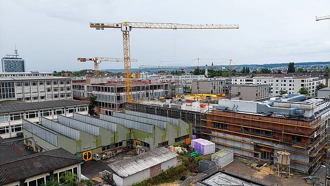 Blick auf die Baustelle des neuen Berufsschulzentrums in Konstanz: Am 22. Juli wurde hier das Richtfest gefeiert.