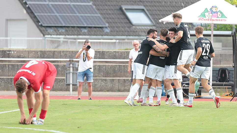 Viele Emotionen, wie hier beim Verbandsliga-Duell zwischen dem SV 08 Laufenburg und dem SC Pfullendorf, gab es beim Saisonauftakt in der ...