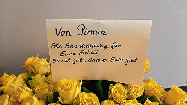 Die Rosen, die der unbekannte Pirmin der Polizei schickte.
