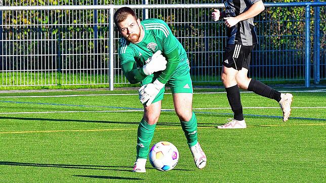 Sahnetag erwischt: Torwart Simon Krause vom FC Hochrhein holte sich nicht nur wegen des gehaltenen Strafstoßes gegen den FC Wittlingen ...