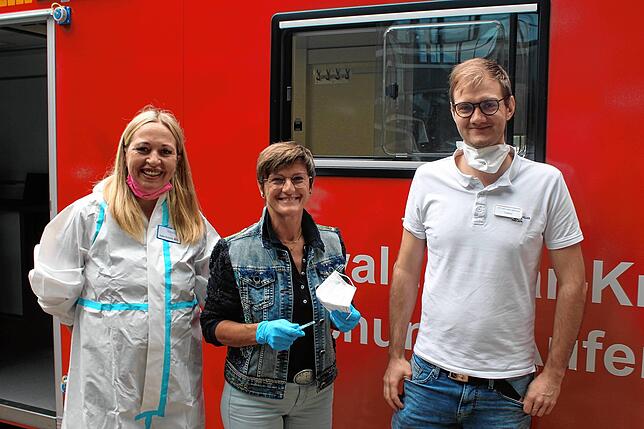 Das Impfteam: Silke Schmid, Birgit Hall und der Arzt Lukas Lehmann.