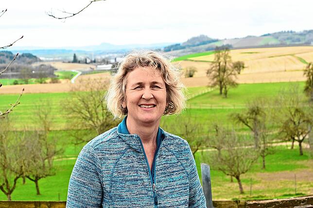 Ingrid Frick auf ihrer Straußenfarm in Stockach-Airach.