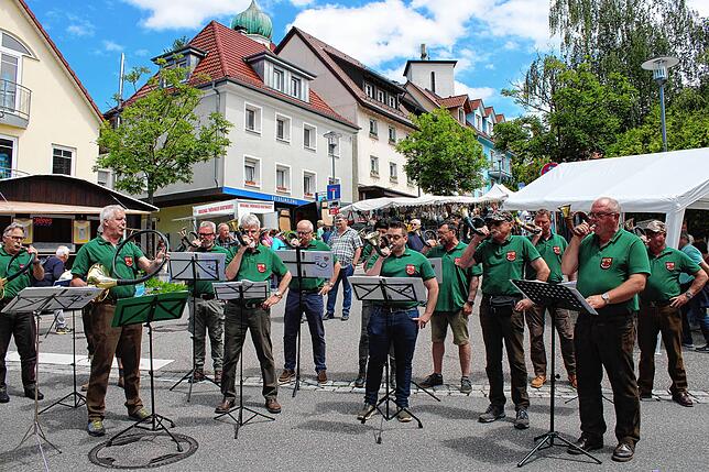 Bild 3: Bilder vom Straßenfest am Schweizer Feiertag (1)