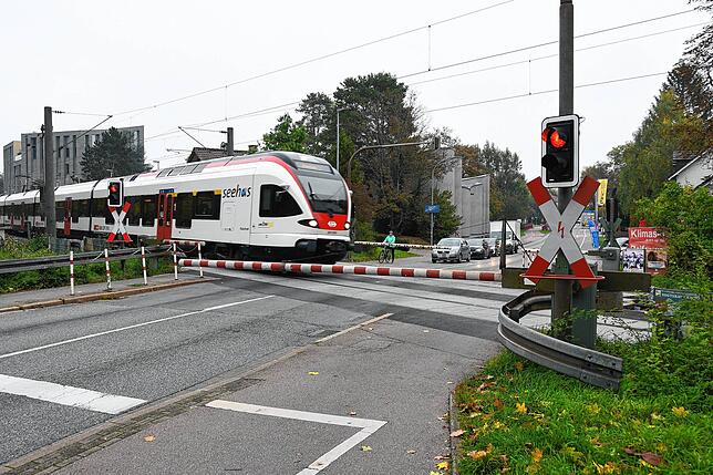 Der Bahnübergang in der Schaffhauser Straße in Singen: Ab 28. Oktober ist auch hier für zwei Wochen wegen Gleisbauarbeiten gesperrt.