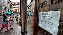 Hier wird per Aushang ein Kundenberater in Konstanz gesucht.