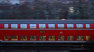 Die Fans der TSG 1899 Hoffenheim waren in einem Regionalzug auf dem Weg nach Freiburg. (Symbolbild)