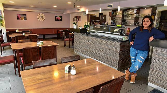 Gamze Celik, Betreiberin des BM-Cafés, wartete am Dienstag zur Mittagszeit vergeblich auf Gäste. Die Gastronomin hat die Auflagen nach ...