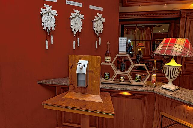 Desinfektionsmittel steht in der &bdquo;Rindenmühle&ldquo; bereit.