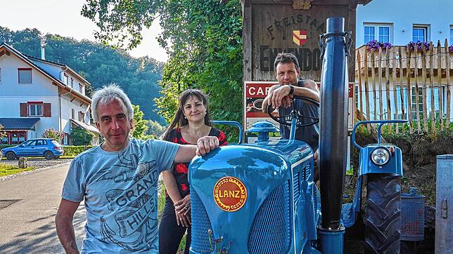 Die Organisatoren (von links) Reiner Genter und Manuela Steinebrunner mit Hubert Mulflur, hier bei der Ankündigung des bislang letzten ...