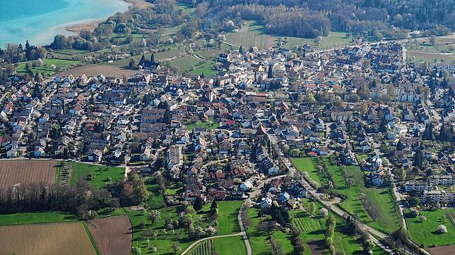 Blick aus der Luft auf Konstanz Litzelstetten (Luftaufnahme vom April 2017).