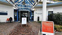Schutzmaßnahme für Patienten und Mitarbeiter: Seit 2. November 2020 haben die Kliniken des Landkreises Lörrach ihre Häuser in Lörrach, ...