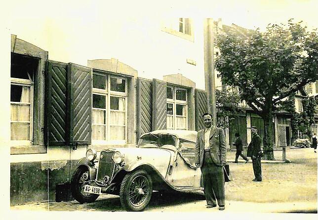 Der Waldshuter Metzgermeister Eugen Mülhaupt besaß als einer der Ersten in Waldshut ein Auto.