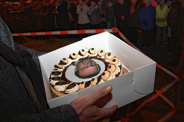 Ein Kuchen mit einem Gesicht des Bürgermeisters