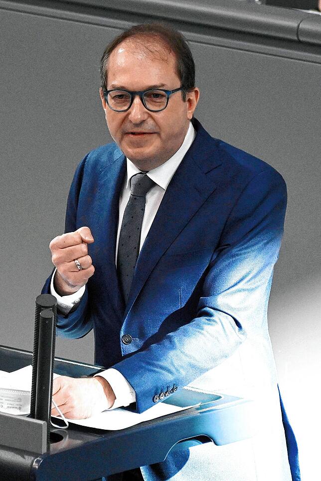 Alexander Dobrindt in der Sondersitzung des Deutschen Bundestages anlässlich des Krieges in der Ukraine mit der Abgabe einer ...