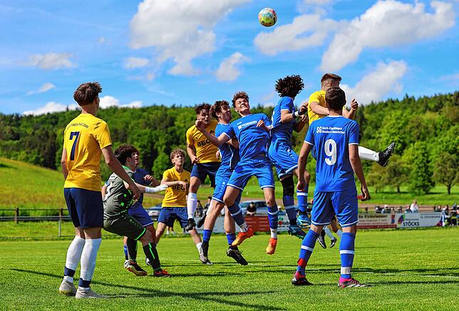 Bild 26: 6:0-Sieg im Spitzenspiel! A-Jugend der SG Dettingen-Dingelsdorf erobert Bezirksliga-Spitzenposition