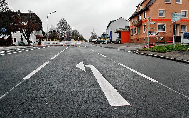 Am Dienstag, 12. November, sind rund 50 Prozent der neuen Straßenmarkierungen fertig.