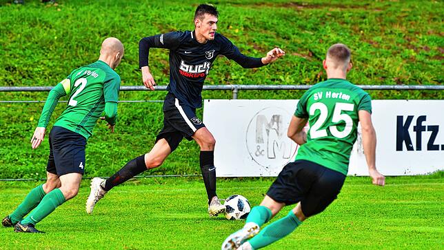 Extra-Lob: Pasacal Störk &ndash; hier beim 0:4 in der vergangenen Saison gegen den SV Herten &ndash; verdiente sich nach dem 3:2-Sieg ...