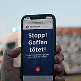 QR-Codes auf Einsatzwägen des Johanniter-Rettungsdienstes könnten zukünftig Gaffer bei ihren Videoaufnahmen stören. Bislang handelt es ...