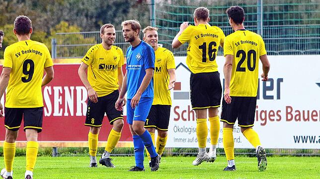 Jubel beim SV Denkingen, der den FC Neustadt mit 3:1 besiegte.