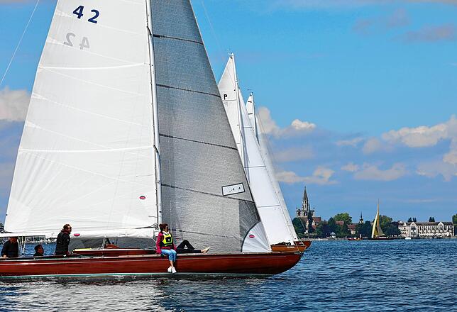 Bild 6: Dutzende Segelyachten im Konstanzer Trichter: Bilder der Regatten bei der Bodenseewoche