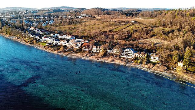 Mit wohl die teuersten Grundstücke in Überlingen liegen im Ortsteil Nußdorf, direkt am Bodensee. Um die Möglichkeiten der Bebauung gibt ...