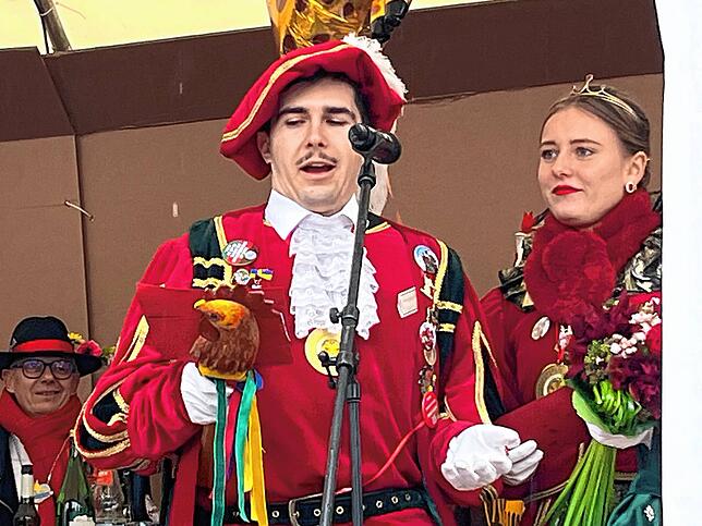 Bild 6: Rathaus in Immenstaad entmachtet: Narren regieren – Prinzenpaar wird vermählt – Die schönsten Bilder!