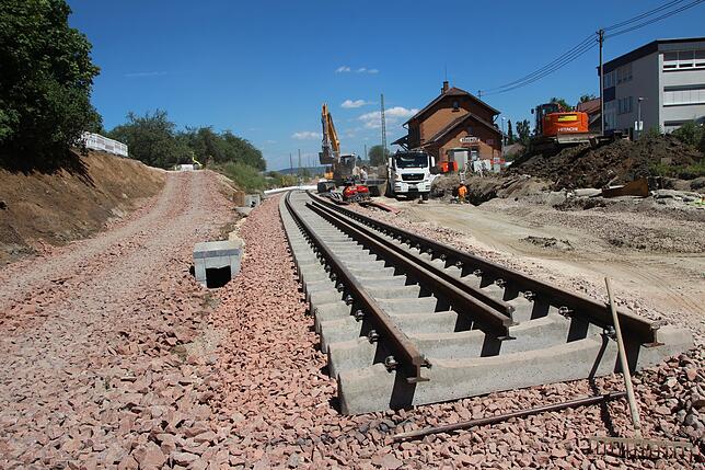 Am Dögginger Bahnhof enden die Schienen akutell noch einfach. Nach dem Umbau soll es ein Mittelbahnsteig geben.